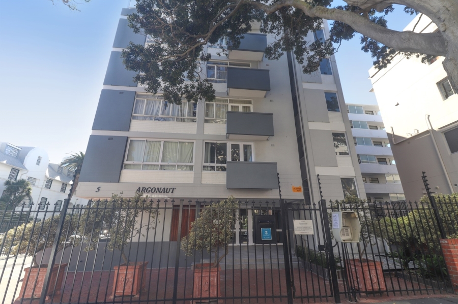 1 Bedroom Property for Sale in Sea Point Western Cape